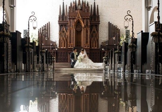 St.GRAVISS（セントグラビス）。挙式会場。20mものバージンロードが花嫁を一層美しく際立たせます