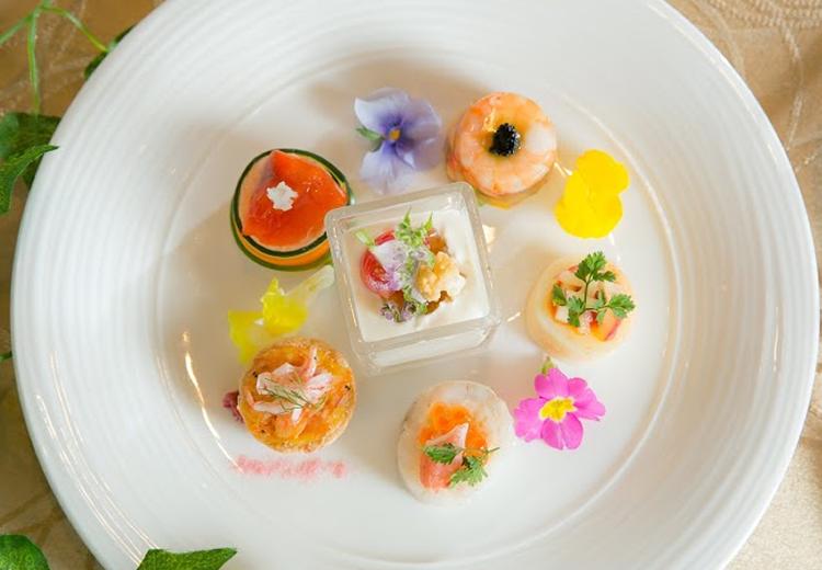Cotoneau(旧名:ヴィラドゥ インターパーク)。料理。フレンチに京懐石の要素がプラスされ、上品な味わい