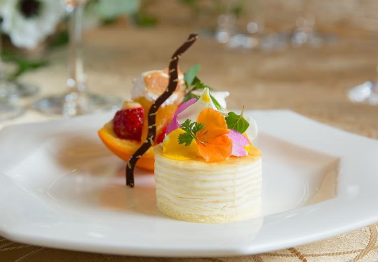 Cotoneau(旧名:ヴィラドゥ インターパーク)。料理。思わずカメラを向けてしまうかわいらしい見た目のデザート