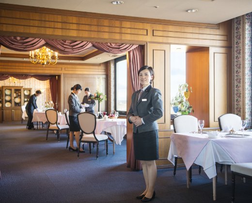 ホテル東日本宇都宮。スタッフ。丁寧かつスマートなサービスで結婚式をサポートしてくれます