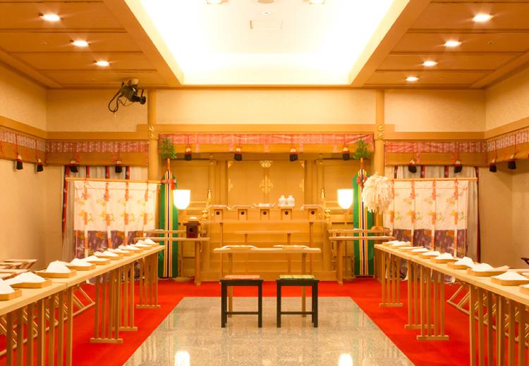 ホテル東日本宇都宮。挙式会場。48名まで参列できる、厳かな雰囲気の館内神殿『瑞祥』