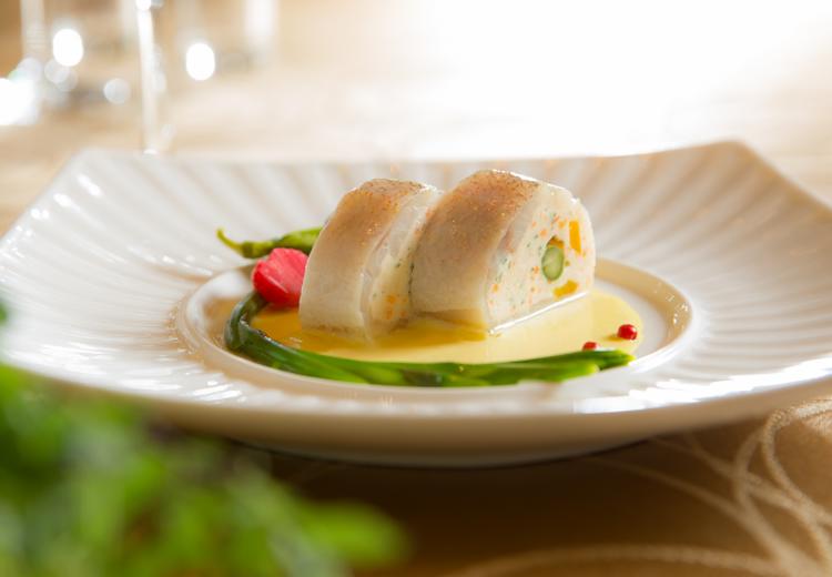 VILLA DOUX(ナチュラル ホーム ウェディング ヴィラ ドゥ)。料理。サービスもスムーズで、出来たての料理を味わうことができます