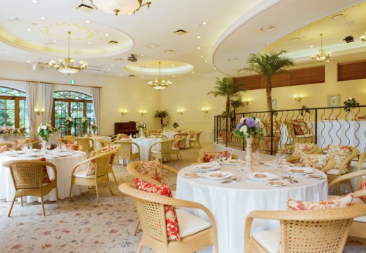 VILLA DOUX(ナチュラル ホーム ウェディング ヴィラ ドゥ)。披露宴会場。会場もテラスも自由にアレンジできる『エレナール』は80名まで