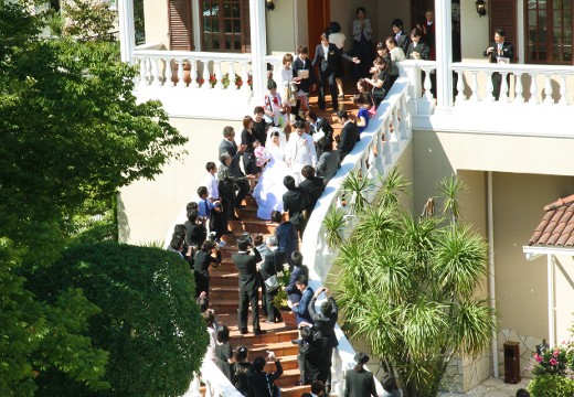 VILLA DOUX(ナチュラル ホーム ウェディング ヴィラ ドゥ)。挙式会場。螺旋階段のあるおしゃれな外観は南仏のチャペルを思わせます
