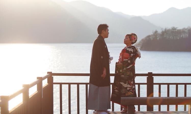 中禅寺金谷ホテル。演出・小物。中禅寺湖畔では、美しい自然をバックに思い出に残る写真を撮影できます