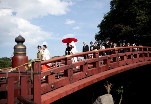 中禅寺金谷ホテル。『日光二荒山神社』で行う渡橋神事。日本ならではの婚礼が可能