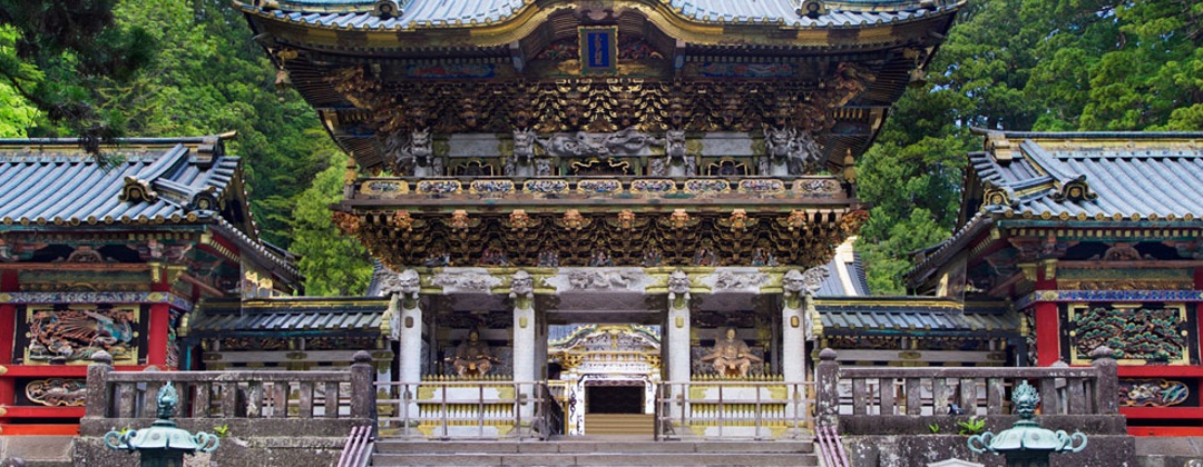 中禅寺金谷ホテル。挙式会場。『日光東照宮』の『祈祷殿』は、両家合わせて30名まで参列可能。歴史ある神殿を舞台に、厳かな神前式を執り行えます