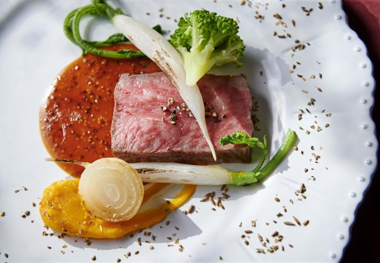 クラシックスクエア ベルフーガ。見た目も鮮やかな料理が大切なゲストをおもてなしします