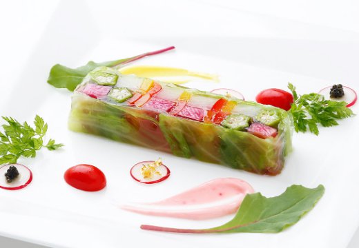 「最高の一日」~Wonderful Wedding~(「最高の一日」~ワンダフル ウェディング~)。料理。美しい盛り付けに、シェフの繊細なセンスを感じられます