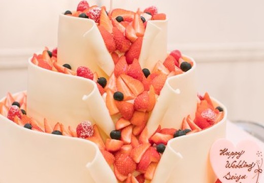 「最高の一日」~Wonderful Wedding~(「最高の一日」~ワンダフル ウェディング~)。料理。ウェディングケーキはオリジナルでの製作も可能です