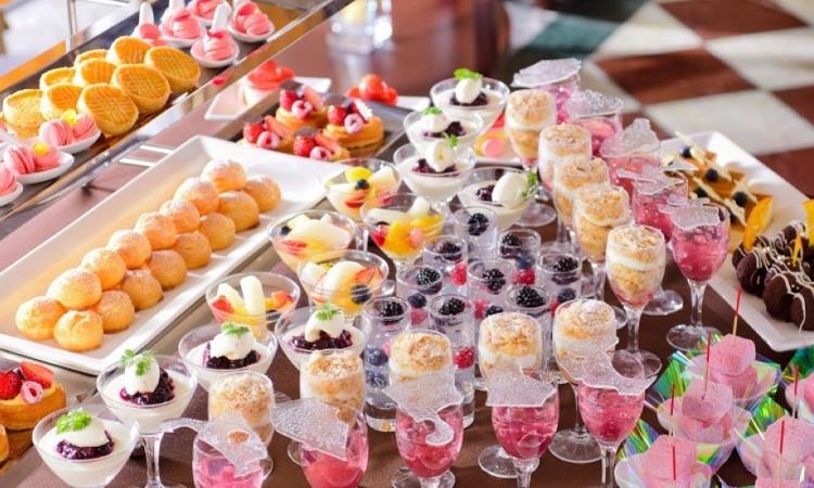 ロイヤルチェスター太田。演出・小物。可愛らしいスイーツが揃うデザートビュッフェは人気演出の一つ