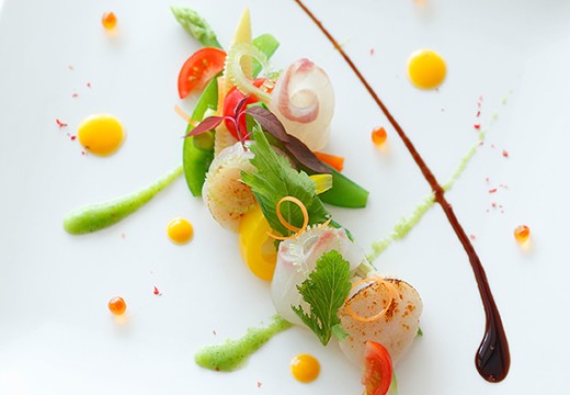ザ・リーヴス プレミアムテラス。料理。厳選された旬の食材を使った五感に響く料理の数々