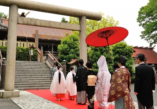 WHITE IN TAKASAKI（ホワイトイン高崎）（休業中）。挙式会場。一歩一歩神殿への歩みを進める厳かな「参進の儀」
