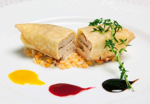 HOTEL BELLA-VITA(ホテル ベラヴィータ)。料理。ふたりのリクエストに合わせて、料理をアレンジすることも可能