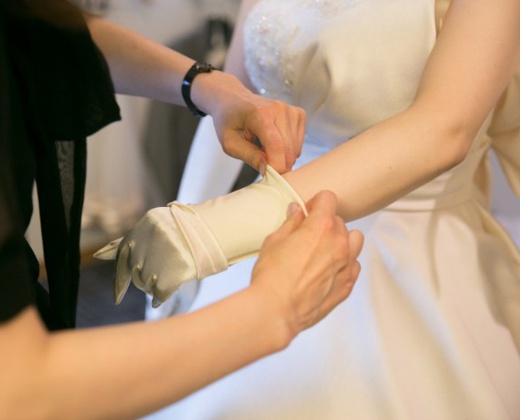 桐生グランドホテル。スタッフ。花嫁に合った衣装や小物をなどをセレクトしてくれるスタッフ