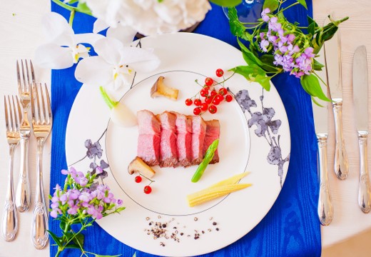 鈴華Grace(鈴華グレイス)。料理。柔らかくて美味しいと、ゲストから評判の高い肉料理にも注目