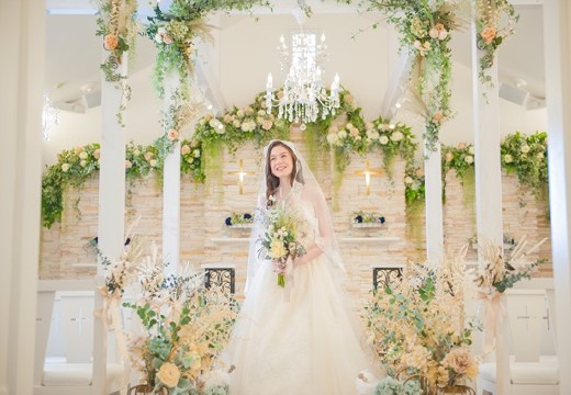 鈴華Grace(鈴華グレイス)。挙式会場。チャペル『サン・ルゼル』にて、幻想的なひと時を