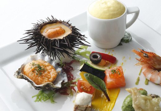 Fish Bank TOKYO（フィッシュバンクトーキョー）。こちらのスペシャリテ『ウニのフラン』など絶品料理の数々
