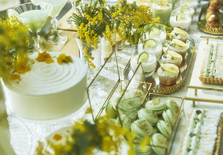 南青山サンタキアラ教会。料理。焼菓子やスイーツを囲んで行う、和やかなガーデンパーティー