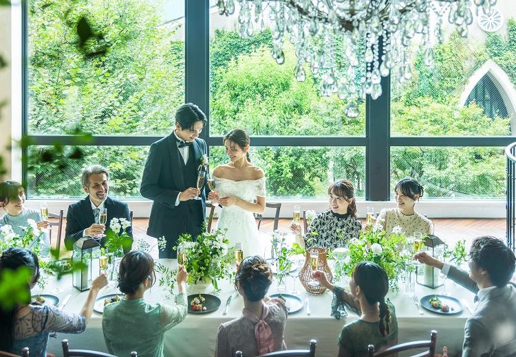 南青山サンタキアラ教会。披露宴会場。にぎやかなパーティーはもちろん、少人数での会食も楽しめます