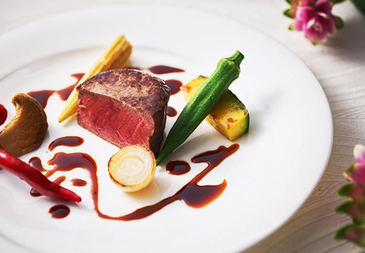 ストリングスホテル東京インターコンチネンタル。料理。フランス料理では肉料理の焼き加減をゲストからリクエスト可能