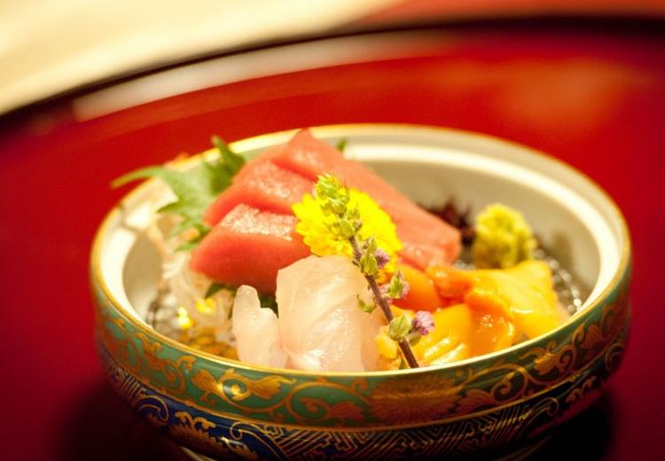 阿佐ヶ谷神明宮。料理。料理人の技を随所に感じられる、美しい盛り付けの逸品
