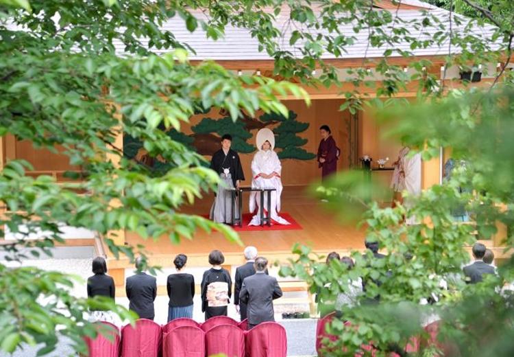 阿佐ヶ谷神明宮。挙式会場。四季の自然に彩られた、厳かながらも温かみに満ちた結婚式を実現