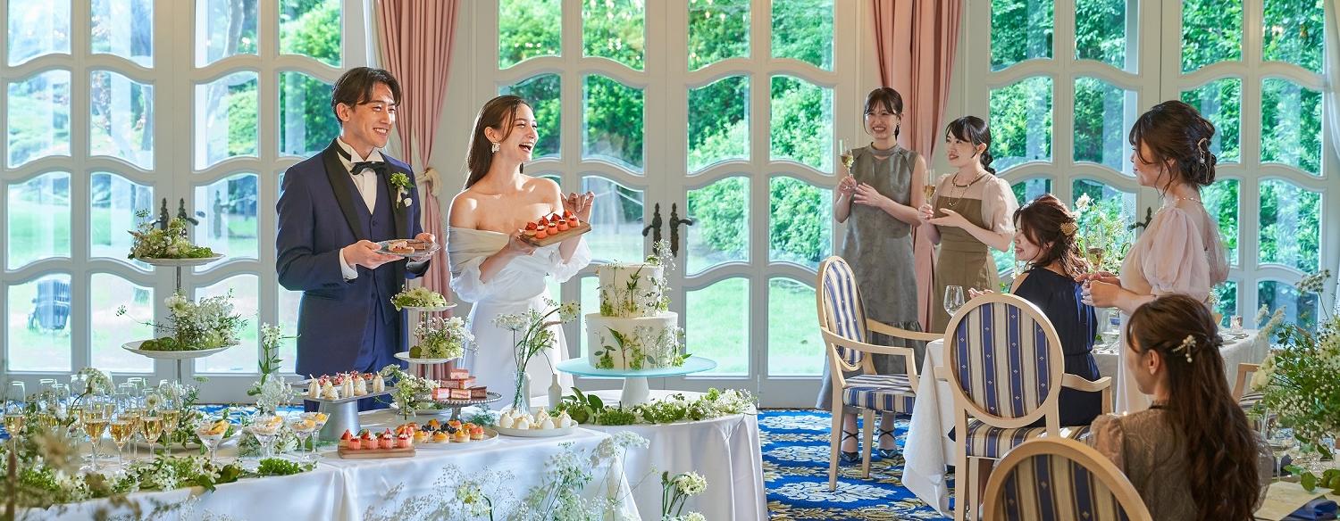 グランドプリンスホテル高輪 貴賓館。演出・小物。華やかなデザートビュッフェの演出。ゲストとふれあう時間はふたりにとって思い出深いひとときになります