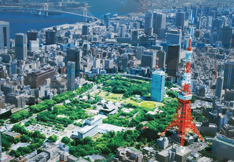 ザ・プリンス パークタワー東京。東京タワーや、季節の草花が咲き誇る芝公園を一望できる最高のロケーション