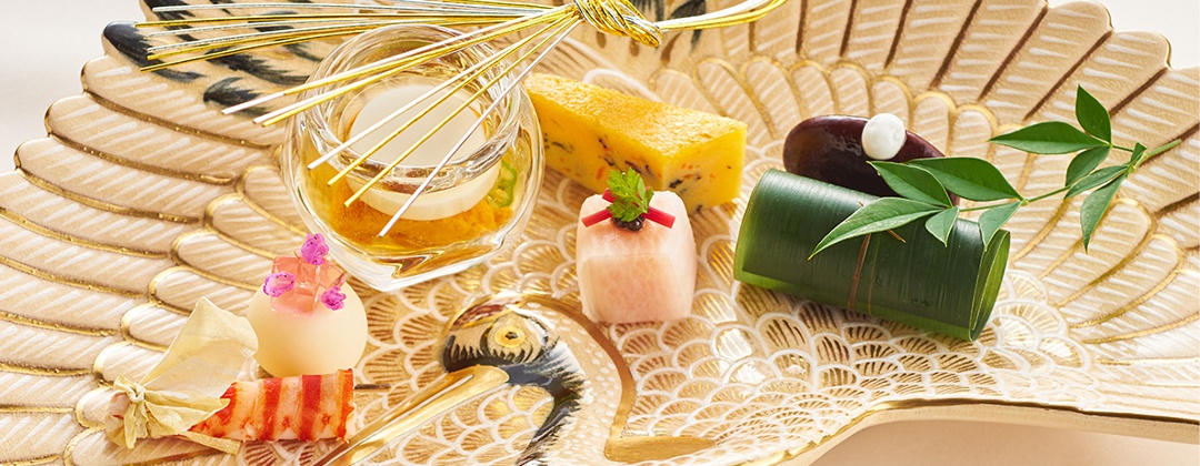 ホテル雅叙園東京。料理。器選びにもふたりの結婚を寿ぐ気持ちが込められた日本料理。季節感あふれる繊細なメニューが揃います