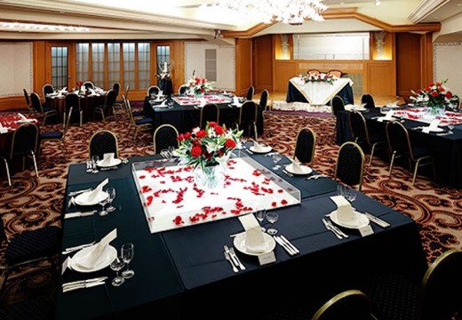 八王子エルシィ。披露宴会場。アレンジ次第で大きく雰囲気を変えられる自由度の高さが魅力