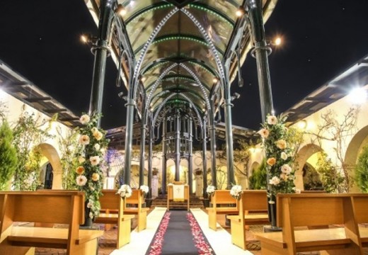 八王子エルシィ。挙式会場。ナイトウェディングではガーデンがライトアップされます