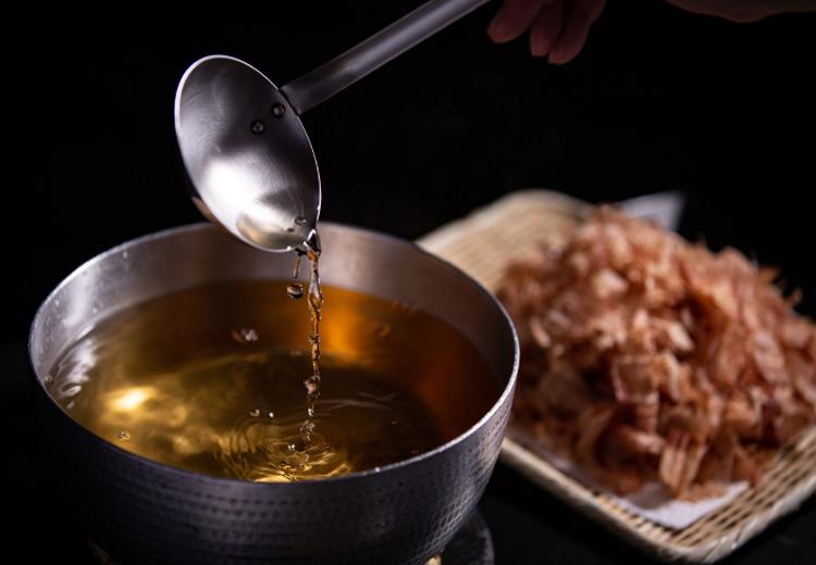 有栖川清水。料理。配合にこだわった「かつお出汁」が料理を上品な味わいに