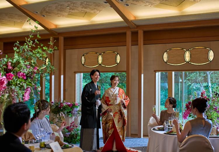 有栖川清水。披露宴会場。扇の天井画や掛け軸など、こだわりの内装が美しい会場です