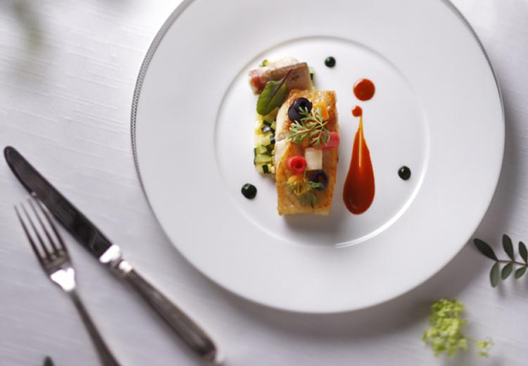 パレスホテル東京。料理。四季折々の旬の食材を盛り込んだ、色鮮やかな一皿