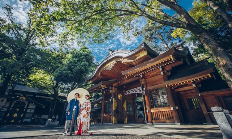 大國魂神社 結婚式場。演出・小物。豊かな緑と厳かな雰囲気に包まれた境内で記念写真を残せます