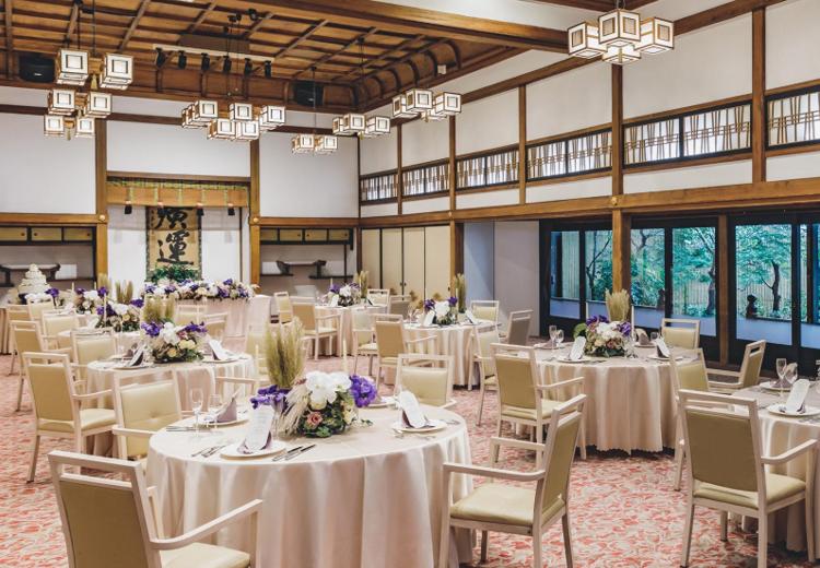 大國魂神社 結婚式場。披露宴会場。歴史を感じる和モダンな『鶴の間』は、64名まで着席可能