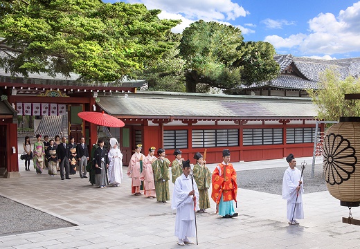 大國魂神社 結婚式場。挙式会場。こちらの神社での「参進の儀」は人数の制約がないのも魅力