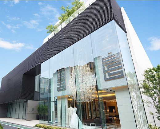 シャルマンシーナ TOKYO(シャルマンシーナ 東京)。アクセス・ロケーション。上質な雰囲気がただようガラス張りの建物が目印