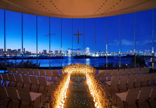 ヒルトン東京お台場。挙式会場。東京湾の夜景に彩られ幻想的な『ルーチェ マーレ』