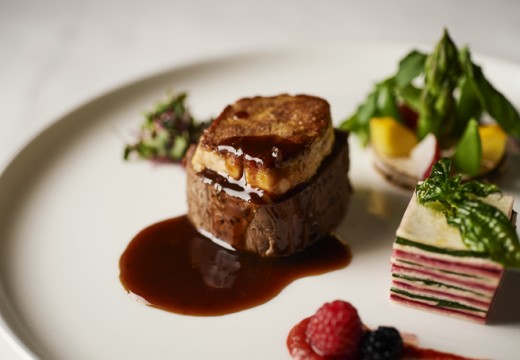 ラグナヴェール TOKYO(ラグナヴェール 東京)。料理。盛り付けが華やかで、フレンチに和の要素を加えた料理