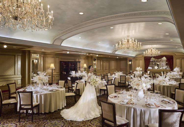 リーガロイヤルホテル東京。披露宴会場。天井にシャンデリアが輝く『ダイヤモンド』は120名まで
