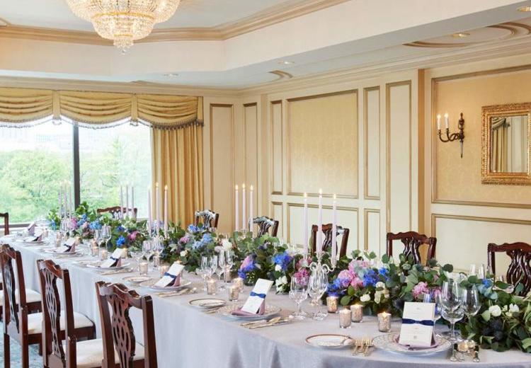 リーガロイヤルホテル東京。披露宴会場。少人数での会食に最適な『カトレア』は30名まで