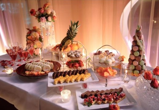 DAZZLE（レストランダズル）。料理。繊細なスイーツが並ぶデザートビュッフェは女性ゲストに評判