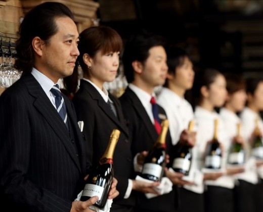 DAZZLE（レストランダズル）。スタッフ。見学の段階から当日まで、ふたりに寄り添うようにサポート