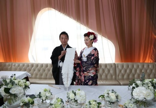 DAZZLE（レストランダズル）。挙式会場。列席者全員に立会人となってもらう和装姿での人前式も人気