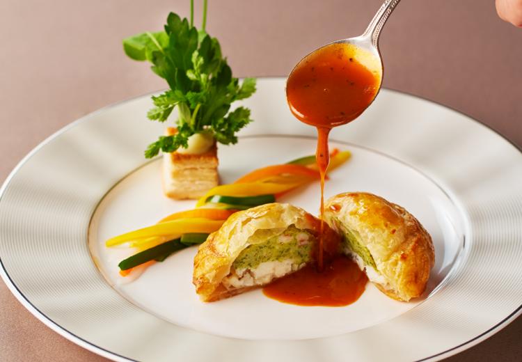 国際文化会館(インターナショナルハウス オブ ジャパン) 。料理。全コースに箸の用意が可能なのでリラックスして食事を楽しめます