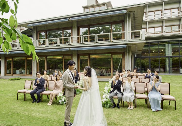 国際文化会館（インターナショナルハウス オブ ジャパン） 。挙式会場。豊かな自然の中での開放感溢れるガーデンウェディング