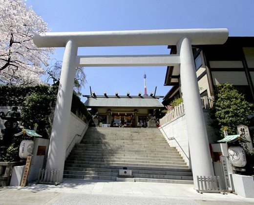 芝大神宮。アクセス・ロケーション。立派な石段と鳥居が厳かに迎える風格ある佇まいです