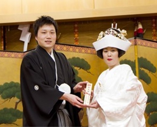 芝大神宮。演出・小物。幸福に満ちた家庭が築けるよう想いを込めて二人で紐を結びます